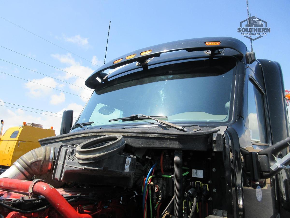 Used 2015 PETERBILT 567