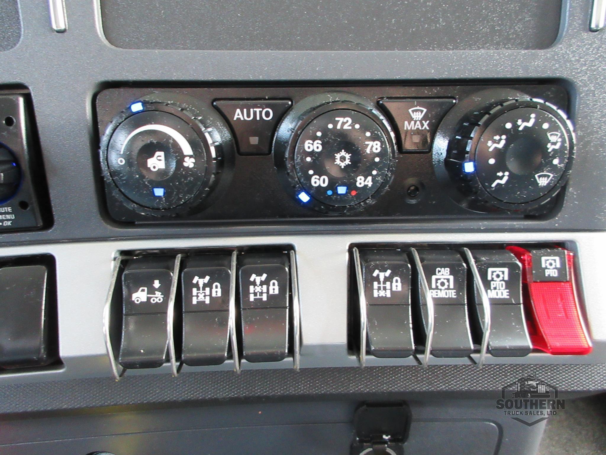 2025 KENWORTH T880