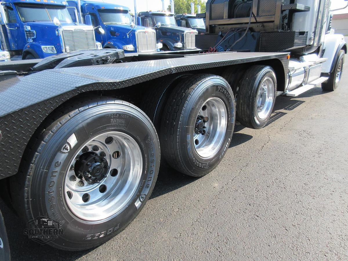 Used 2019 FREIGHTLINER CORONADO 122 SD