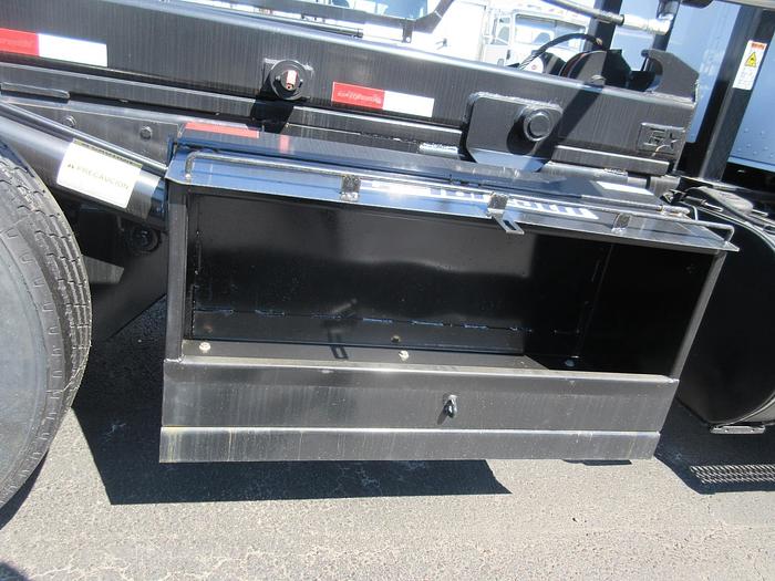 Used 2013 PETERBILT 348