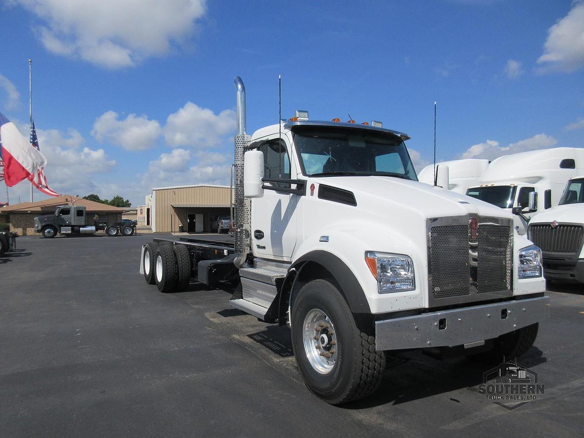 Used 2025 KENWORTH T880