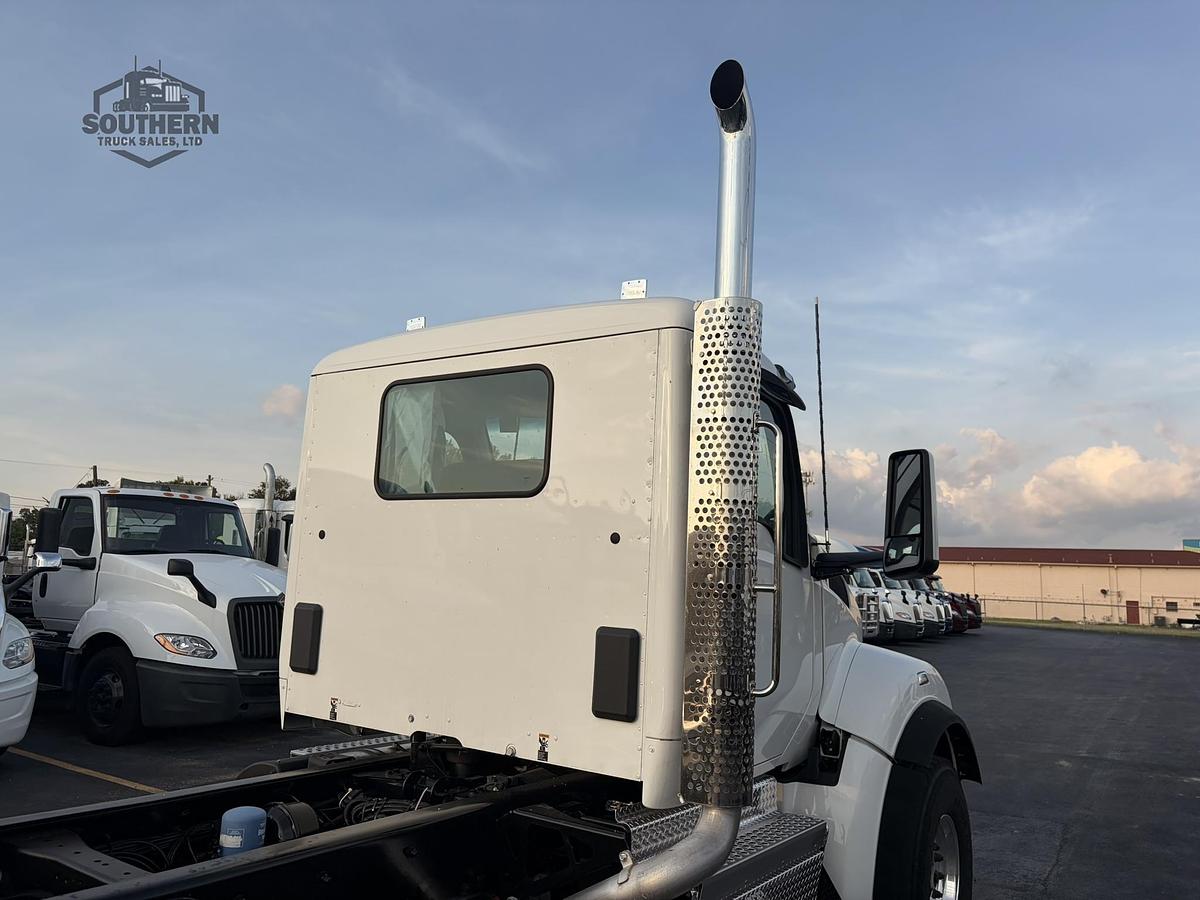 2025 KENWORTH T880