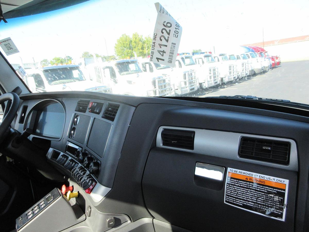 2025 KENWORTH T880