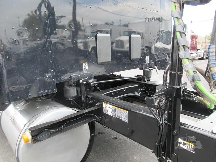 Used 2021 KENWORTH T880