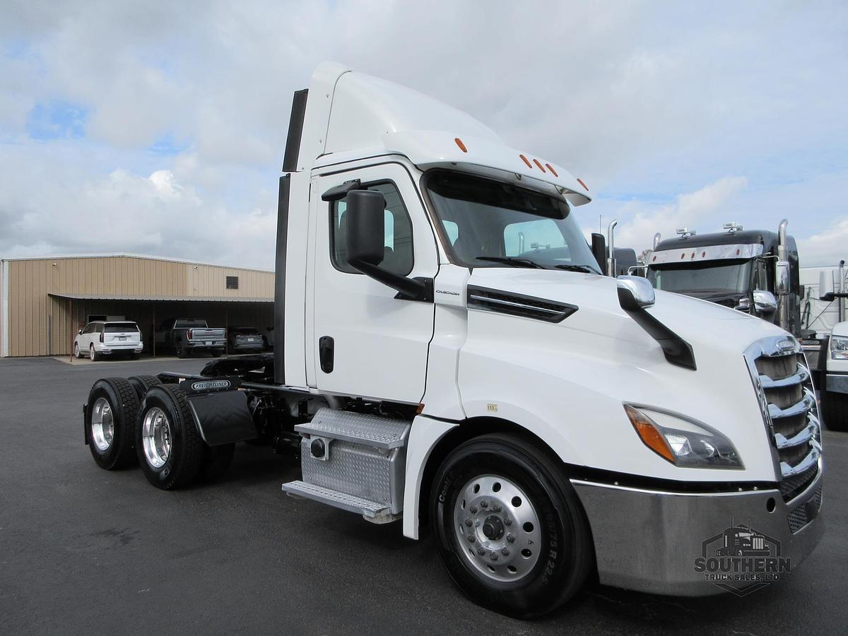 Used 2019 FREIGHTLINER CASCADIA 126
