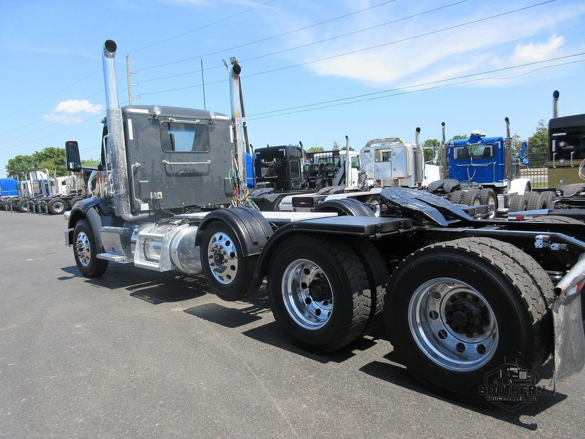 Used 2025 PETERBILT 567