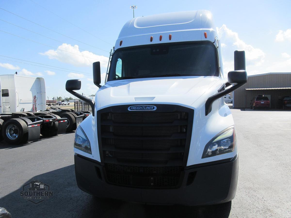 Used 2022 FREIGHTLINER CASCADIA 116