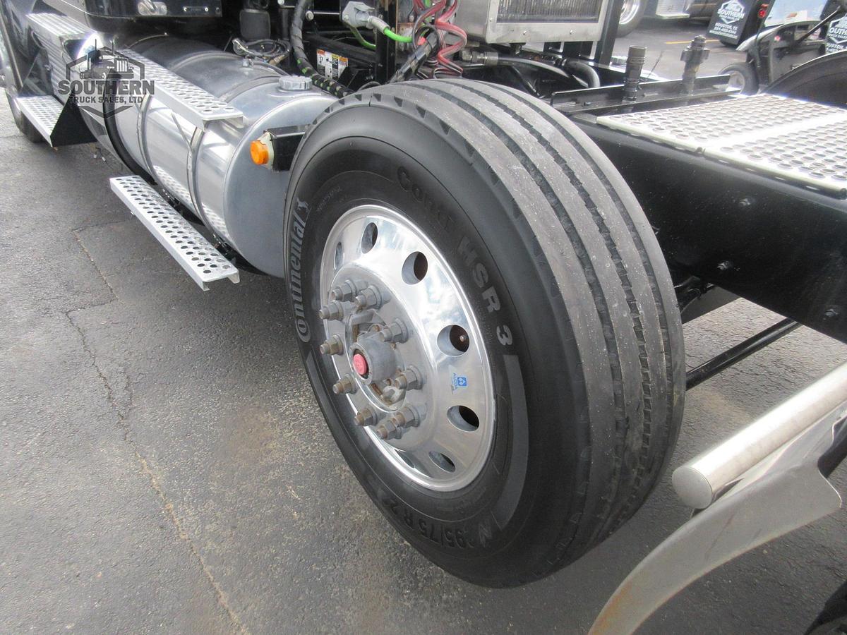 Used 2023 KENWORTH T880