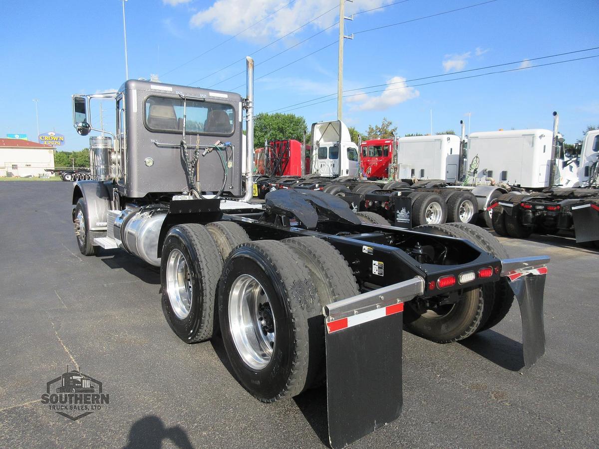 Used 2022 PETERBILT 389