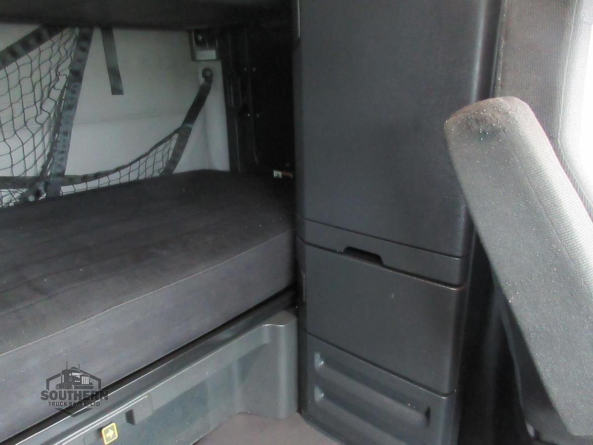 Used 2019 FREIGHTLINER CASCADIA 126