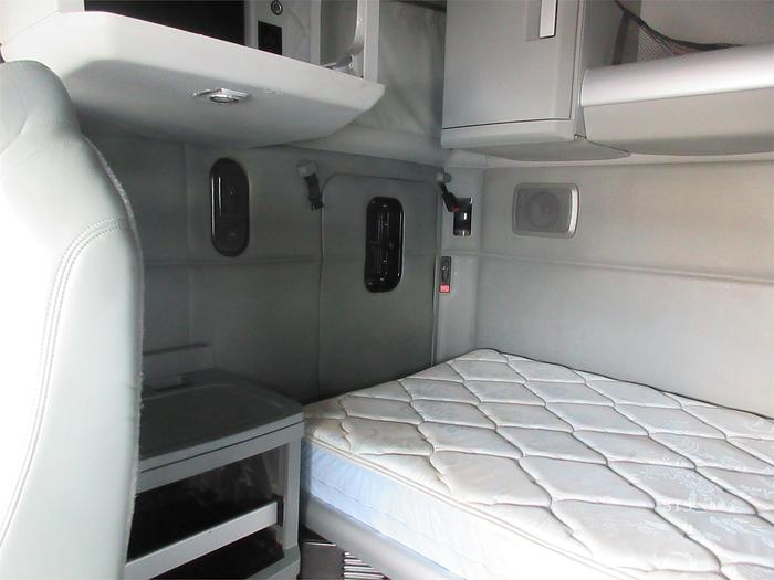 Used 2021 KENWORTH T880