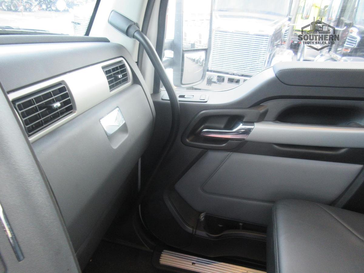 Used 2025 KENWORTH T880