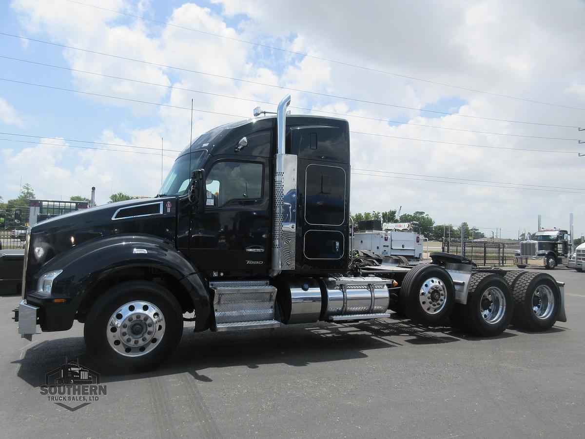 Used 2023 KENWORTH T880