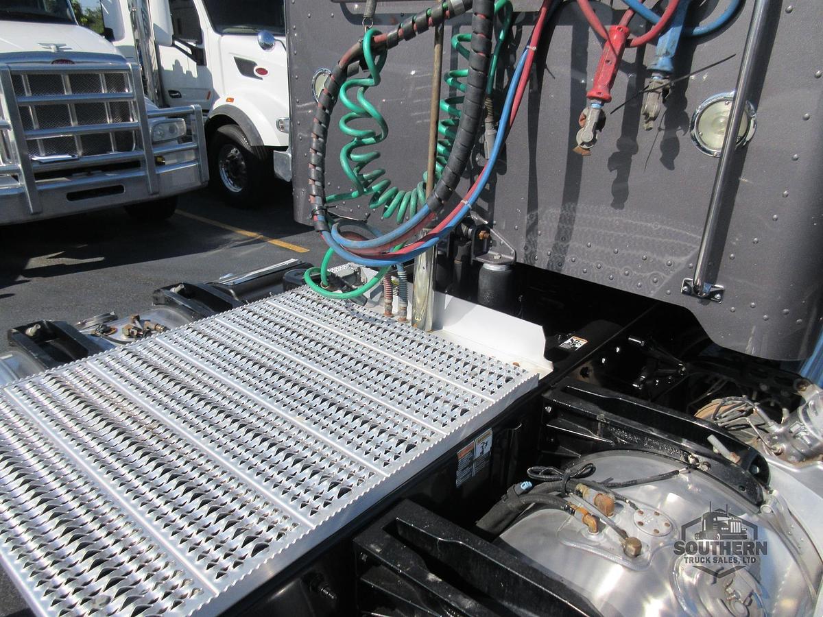 Used 2022 PETERBILT 389