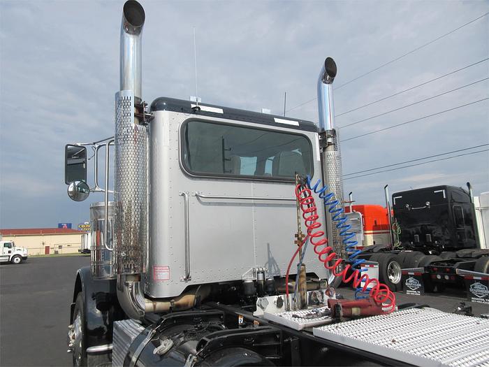 Used 2015 PETERBILT 389