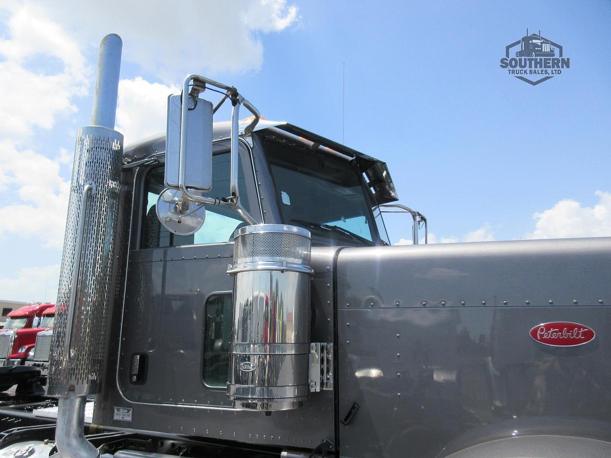 Used 2022 PETERBILT 389