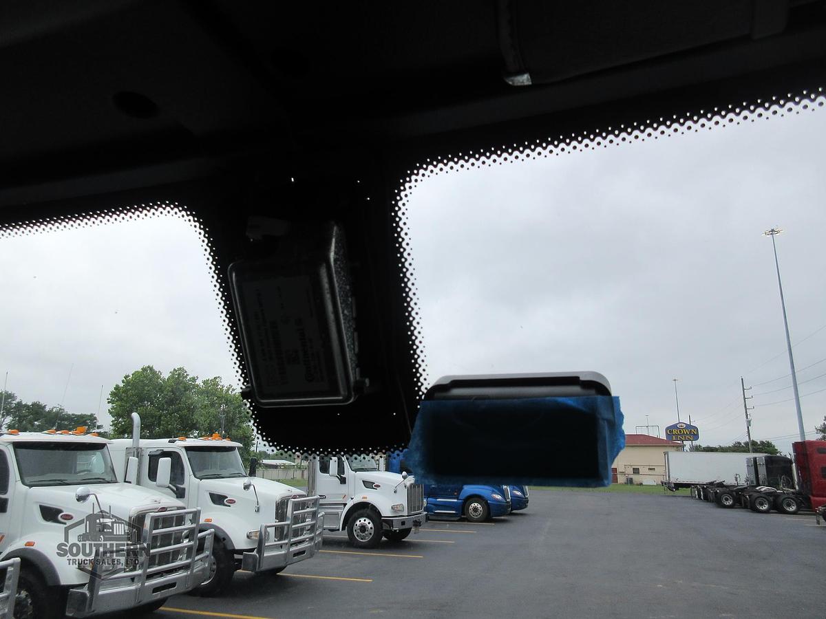 Used 2019 FREIGHTLINER CASCADIA 126