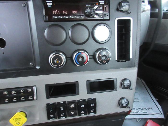 Used 2019 FREIGHTLINER CASCADIA 126