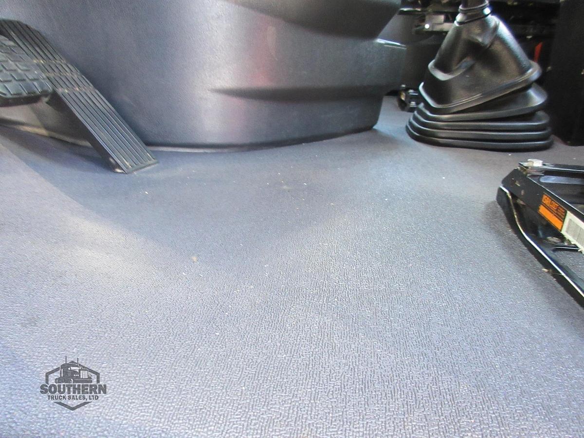 Used 2019 FREIGHTLINER CASCADIA 126