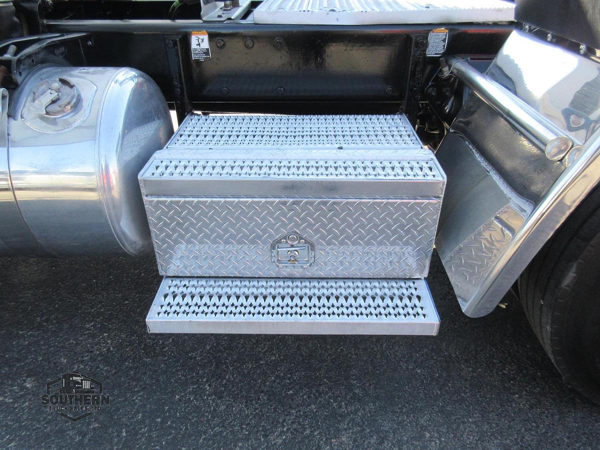 Used 2018 PETERBILT 389