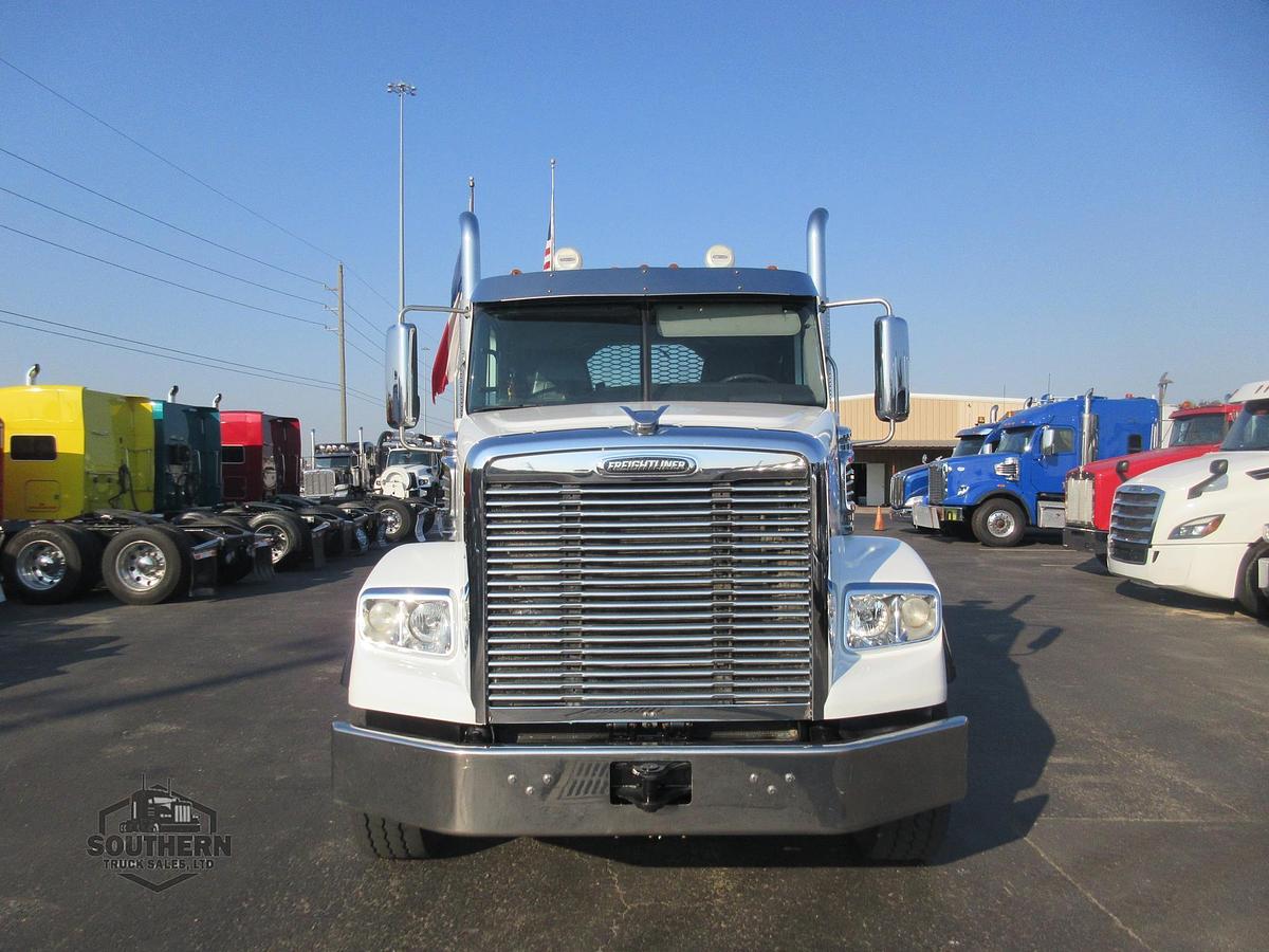 Used 2018 FREIGHTLINER 122SD