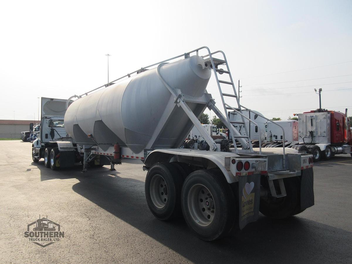 Used 2012 VANTAGE Tandem Axle
