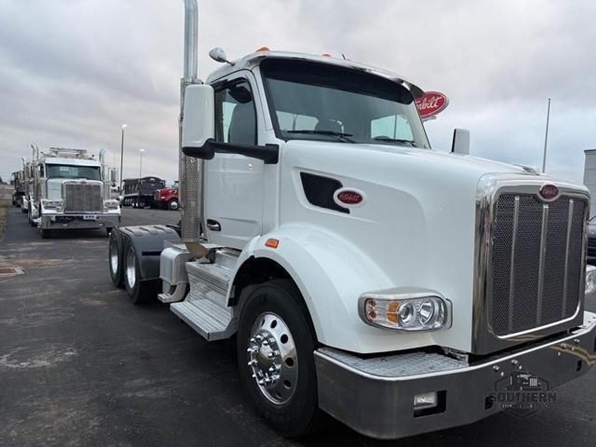 Used 2022 PETERBILT 567
