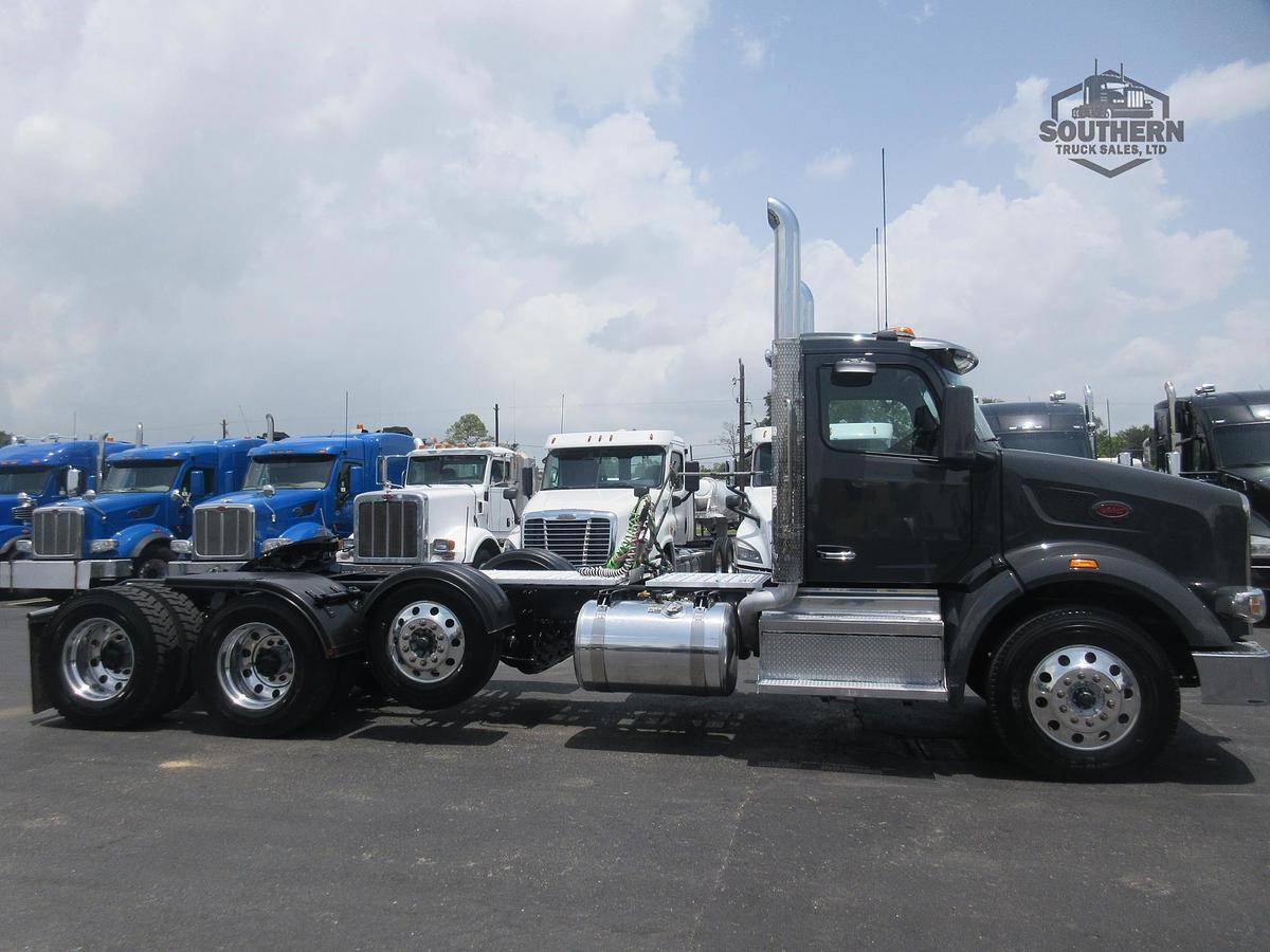 Used 2025 PETERBILT 567