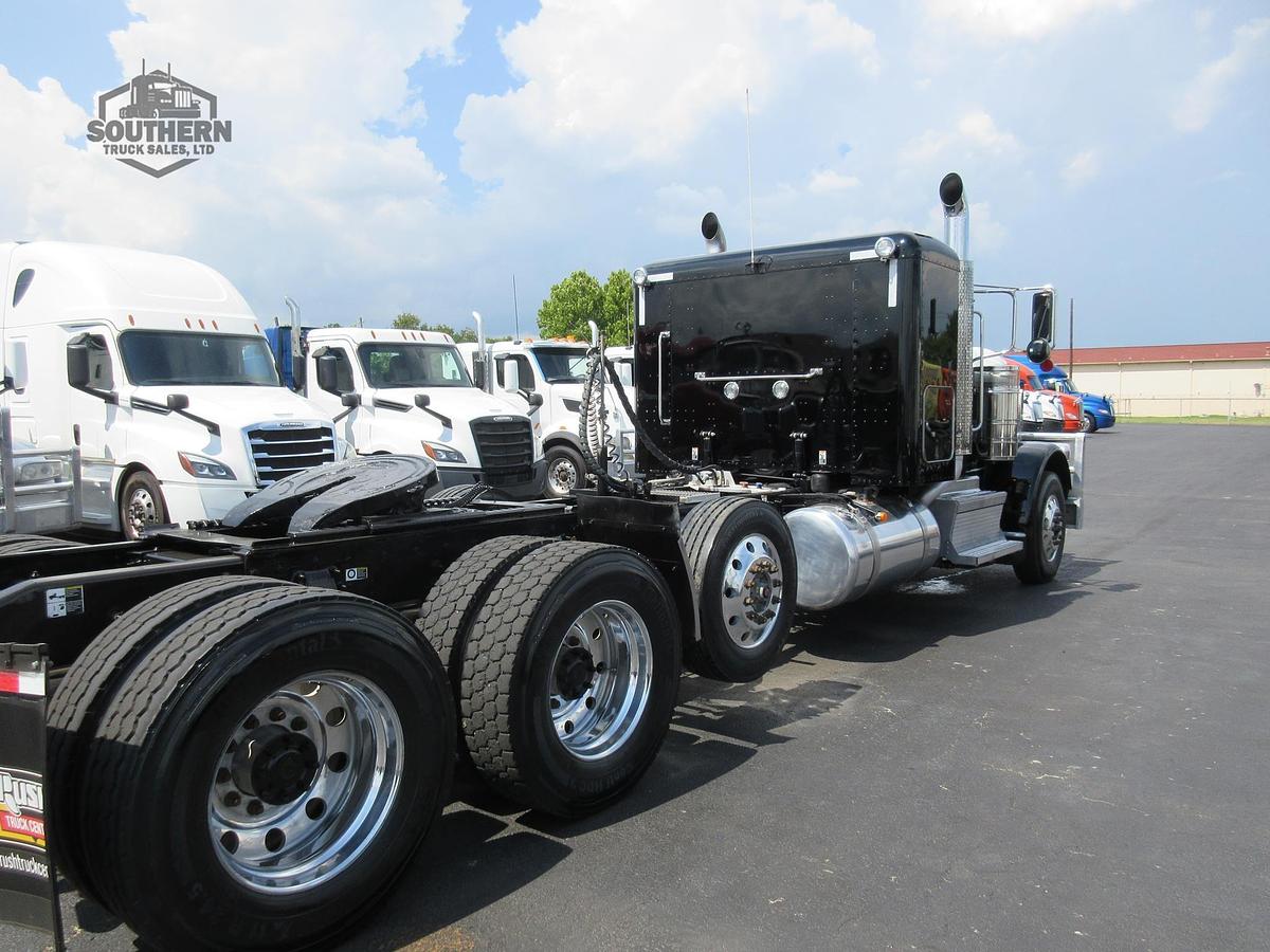 Used 2024 PETERBILT 389