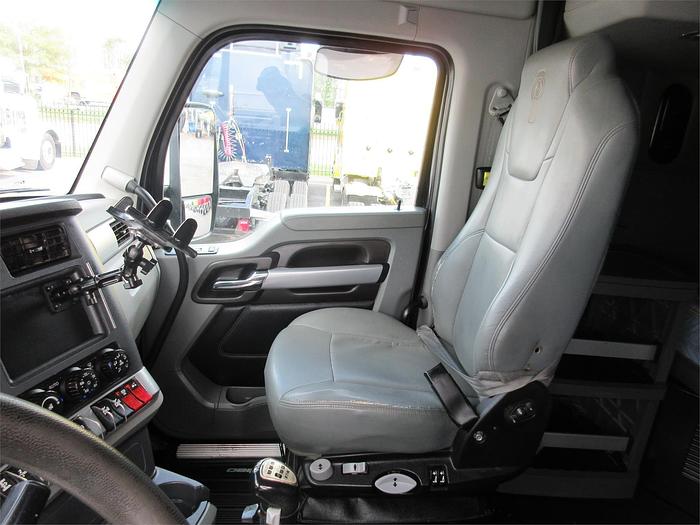 Used 2021 KENWORTH T880