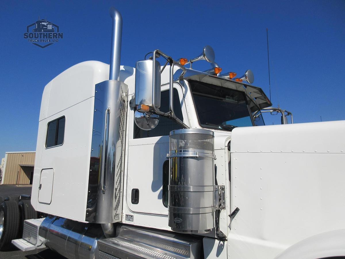 Used 2018 PETERBILT 389
