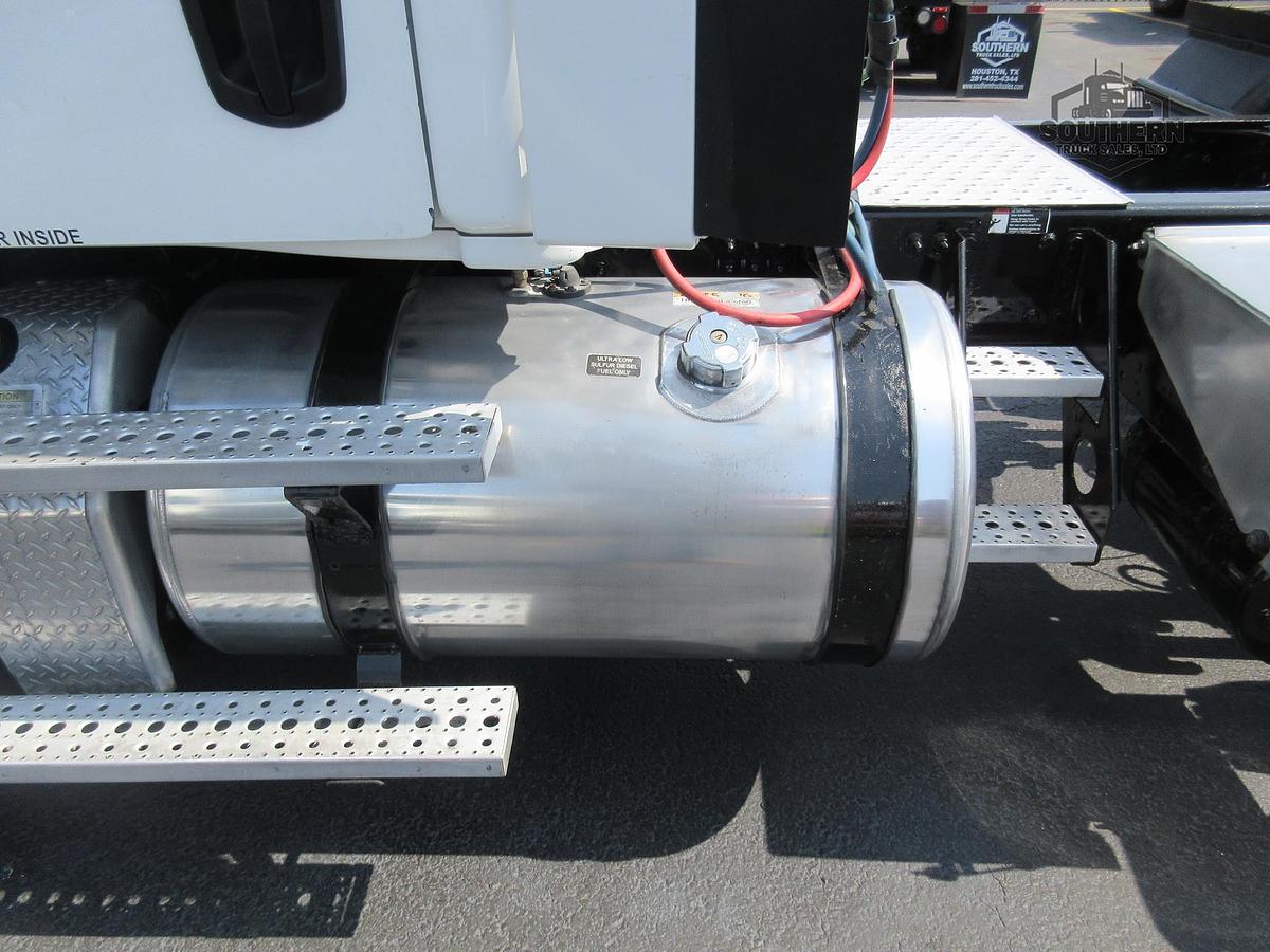 Used 2019 FREIGHTLINER CASCADIA 126