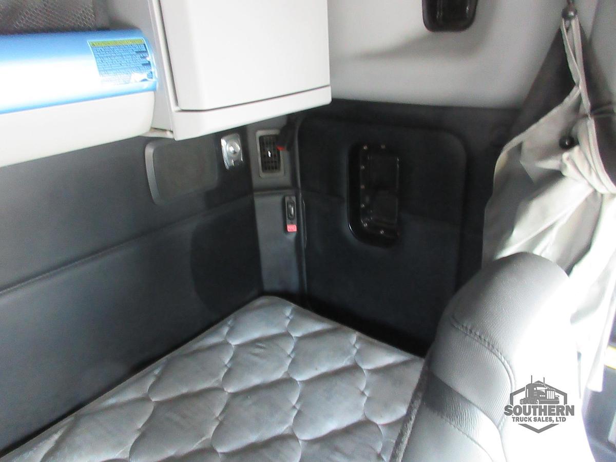 Used 2023 KENWORTH T880