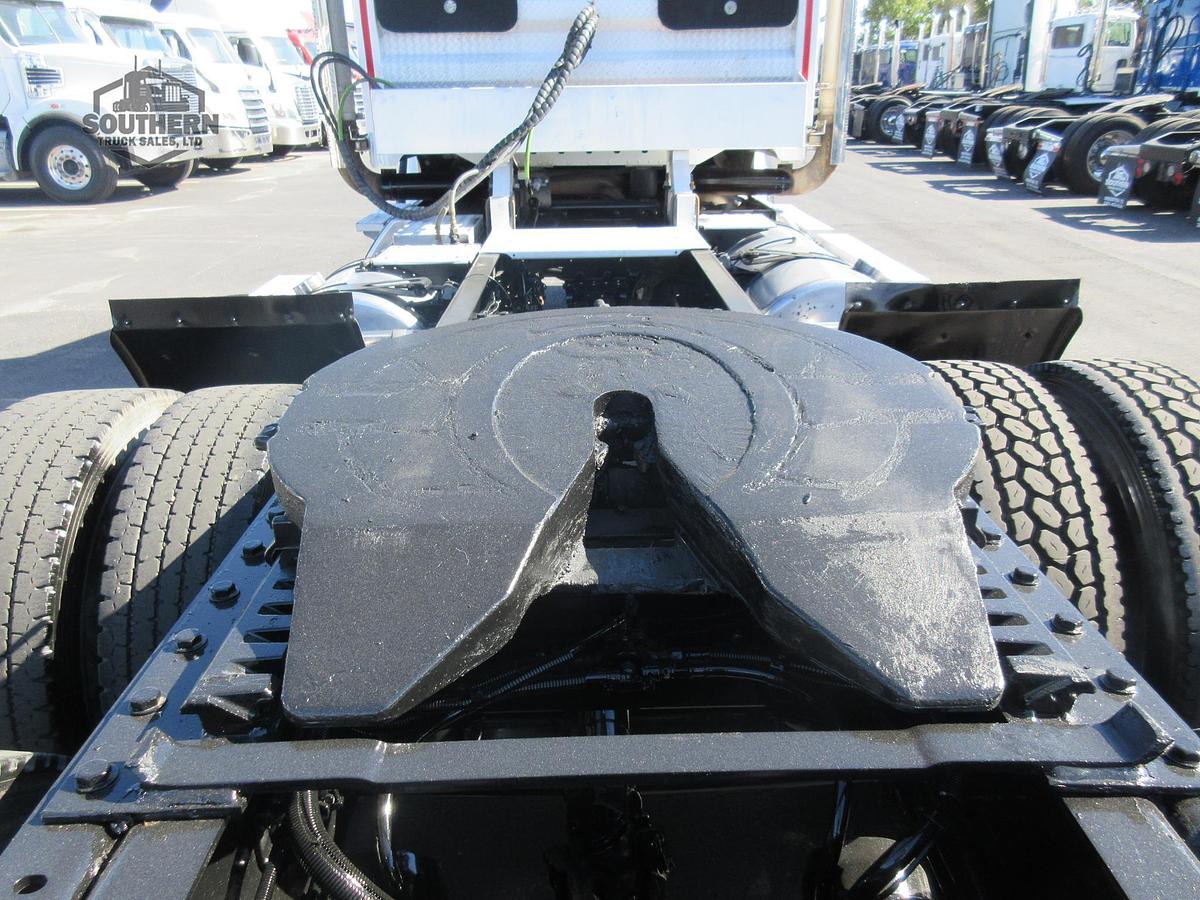 Used 2019 FREIGHTLINER 122SD