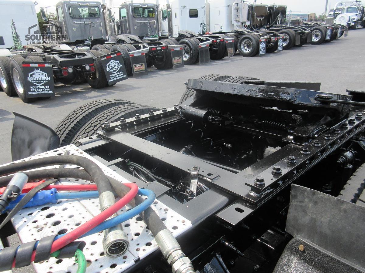 Used 2014 MACK PINNACLE CXU613