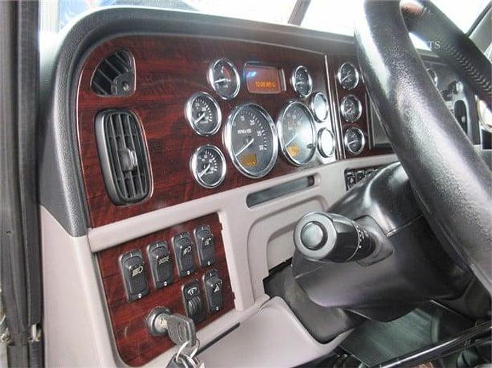 Used 2018 PETERBILT 389