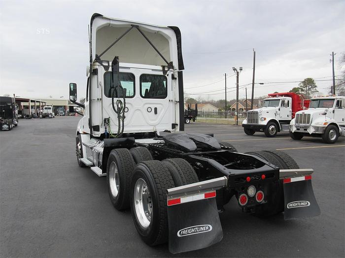 Used 2019 FREIGHTLINER CASCADIA 126