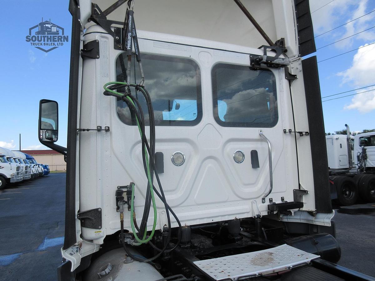Used 2021 FREIGHTLINER CASCADIA 116