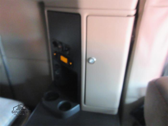 Used 2018 PETERBILT 567