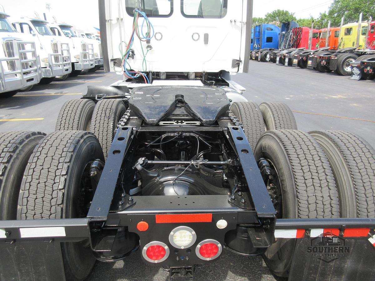 Used 2021 FREIGHTLINER CASCADIA 116