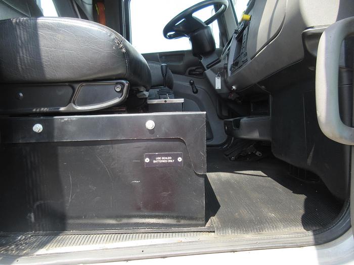 Used 2013 PETERBILT 348