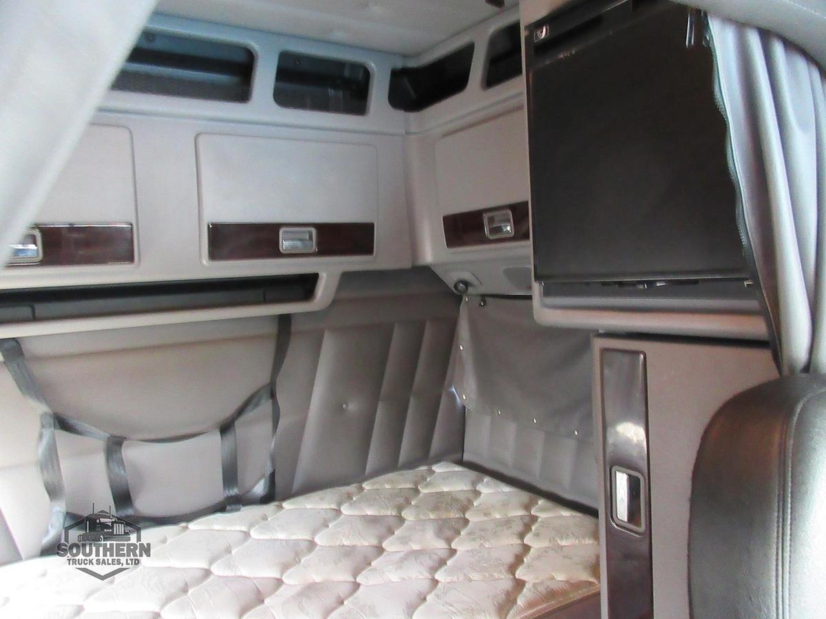 Used 2021 PETERBILT 389