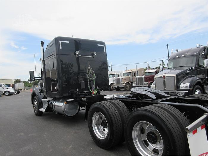 Used 2021 KENWORTH T880