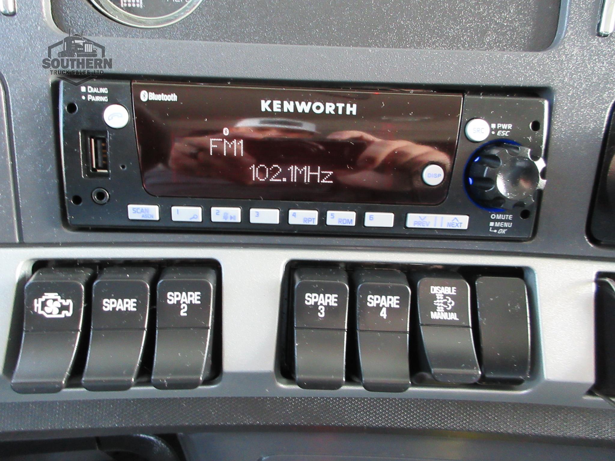2025 KENWORTH T880
