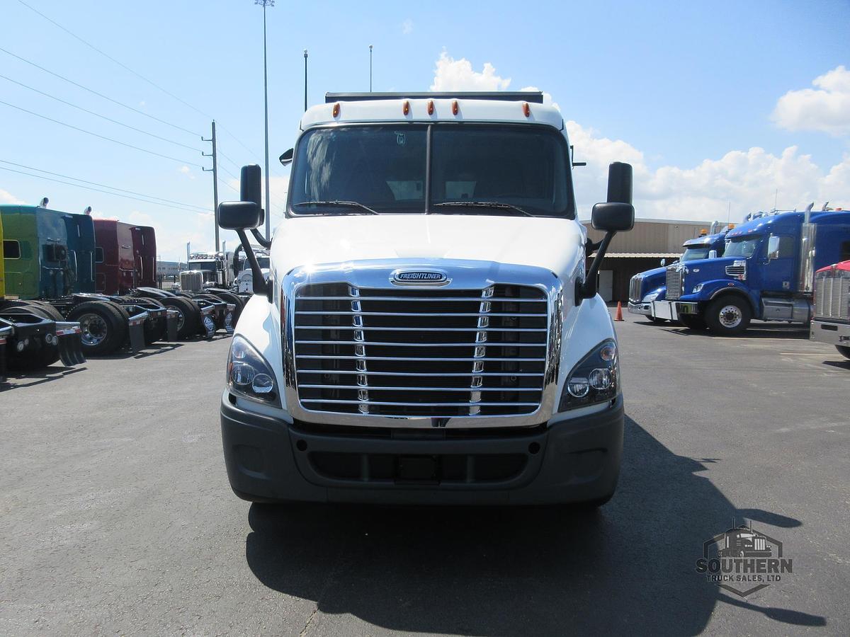 Used 2019 FREIGHTLINER CASCADIA 113