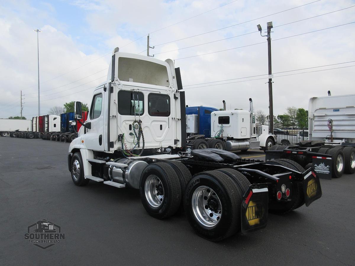 Used 2018 FREIGHTLINER CASCADIA 125