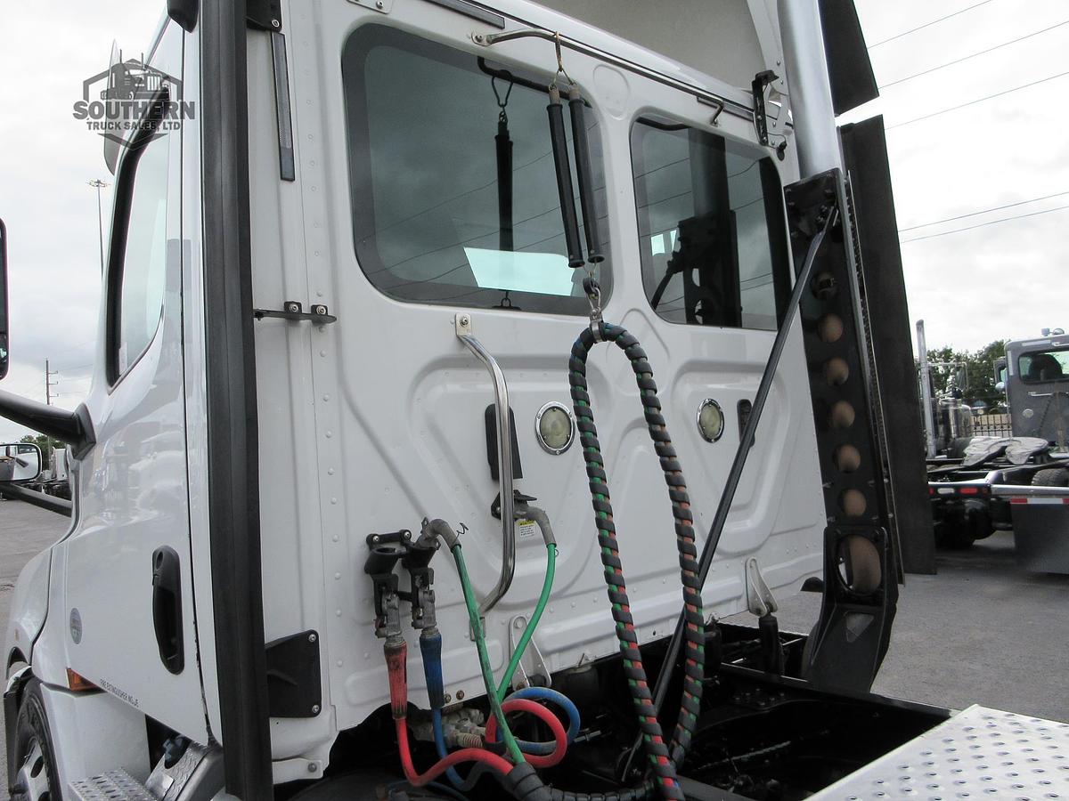 Used 2019 FREIGHTLINER CASCADIA 126