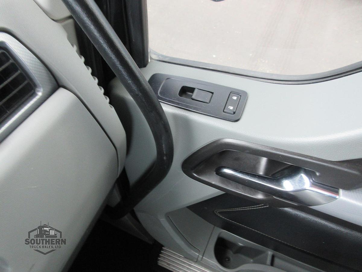 Used 2021 KENWORTH T880