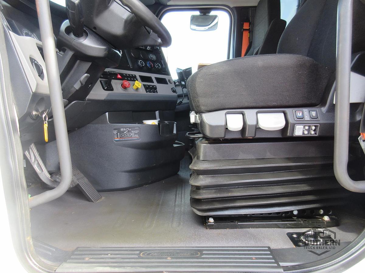 Used 2019 FREIGHTLINER CASCADIA 126