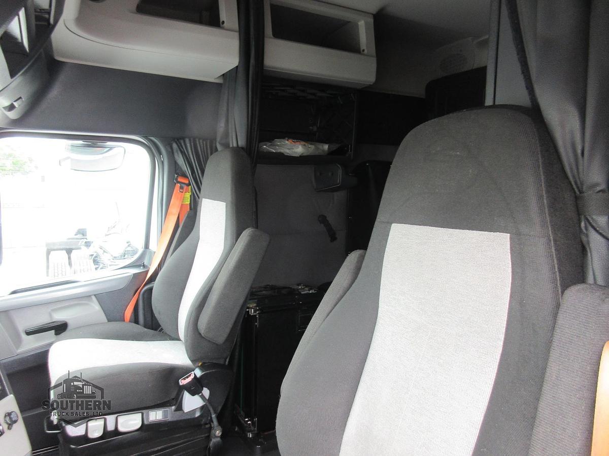 Used 2019 FREIGHTLINER CASCADIA 126